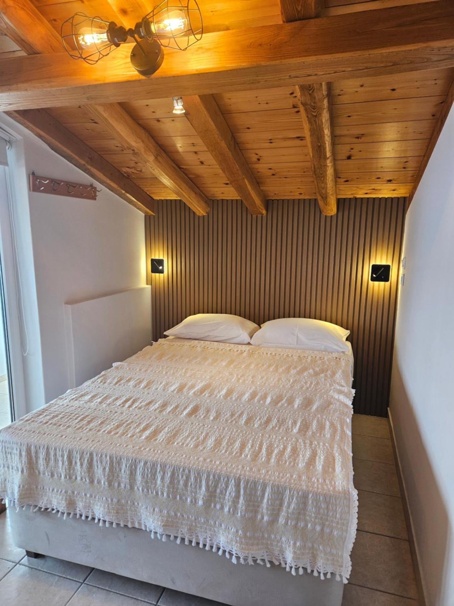 Pantheon Attic Apartment Alonnisos Town Ngoại thất bức ảnh